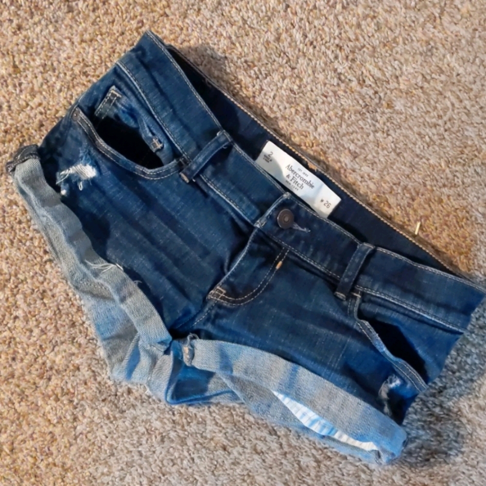 Sz 2 Abercrombie & Fitch Distressed Jean Shorts .